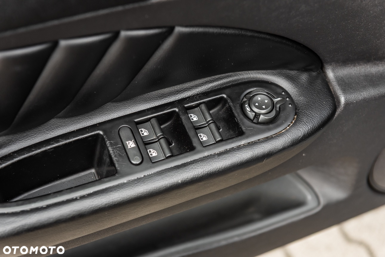 Alfa Romeo 159 1.9JTDM ti - 17
