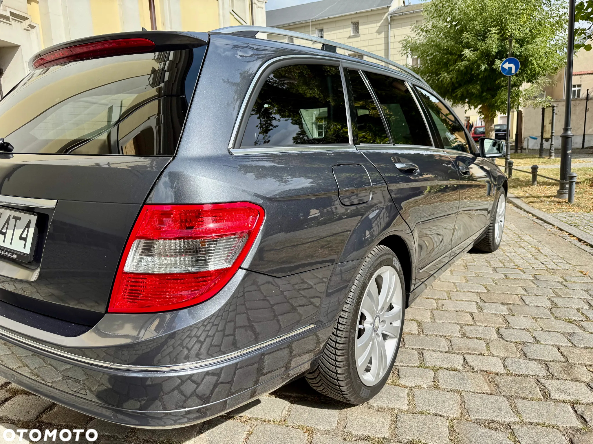 Mercedes-Benz Klasa C 250 CGI T Automatik BlueEFFICIENCY Avantgarde - 19