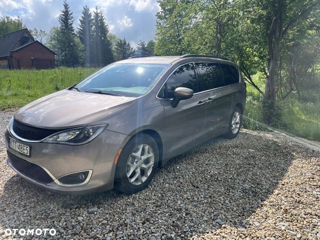 Chrysler Pacifica - 1