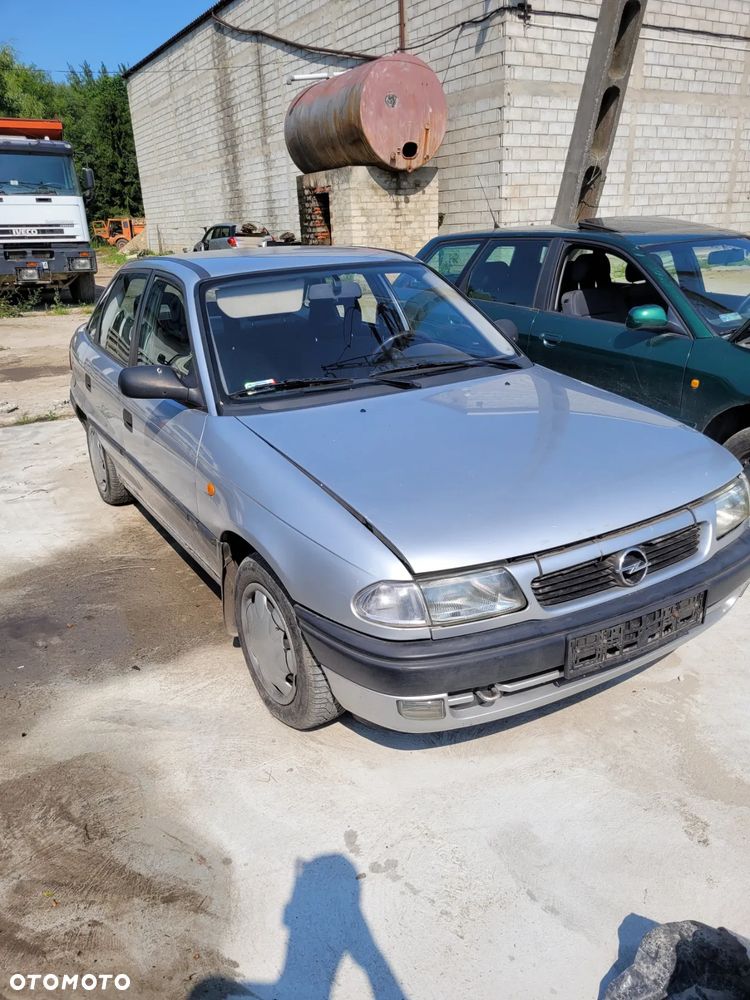 OPEL ASTRA F 1.6 8V silnik skrzynia sanki belka przód tył wahacz zacisk zwrotnica maglownica głowica wtrysk wtryski - 2