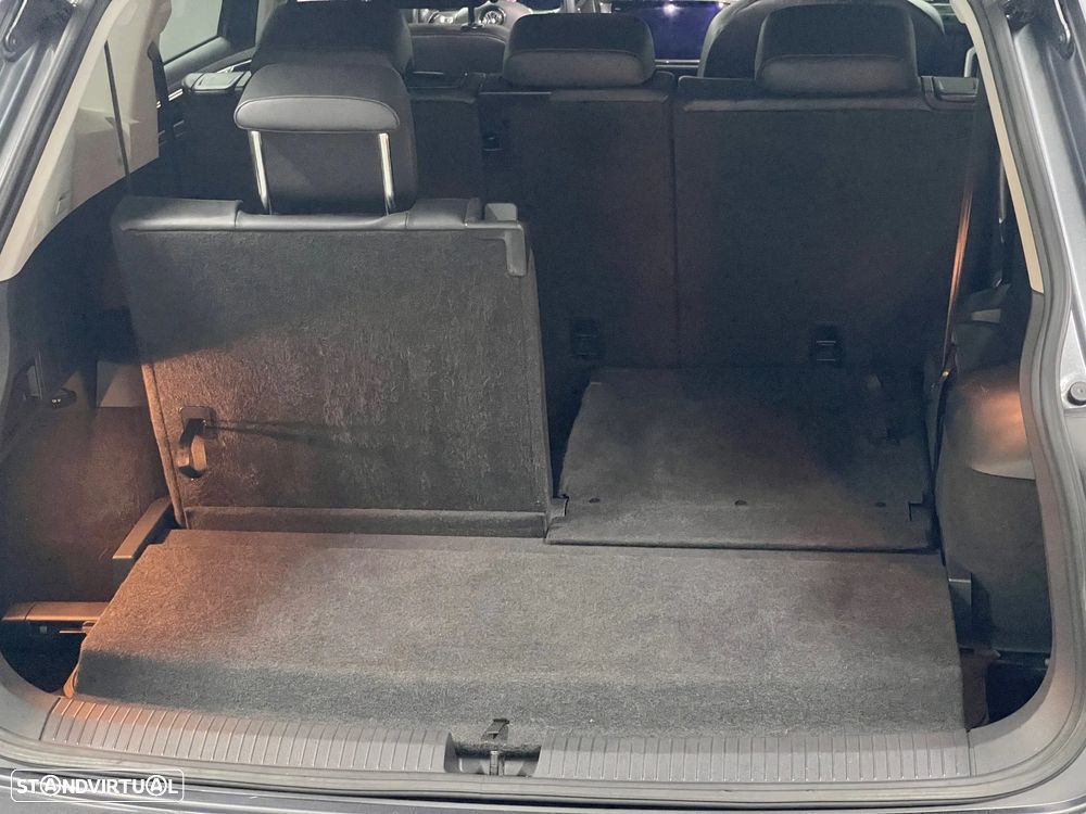 VW Tiguan Allspace 2.0 TDI Highline DSG - 26