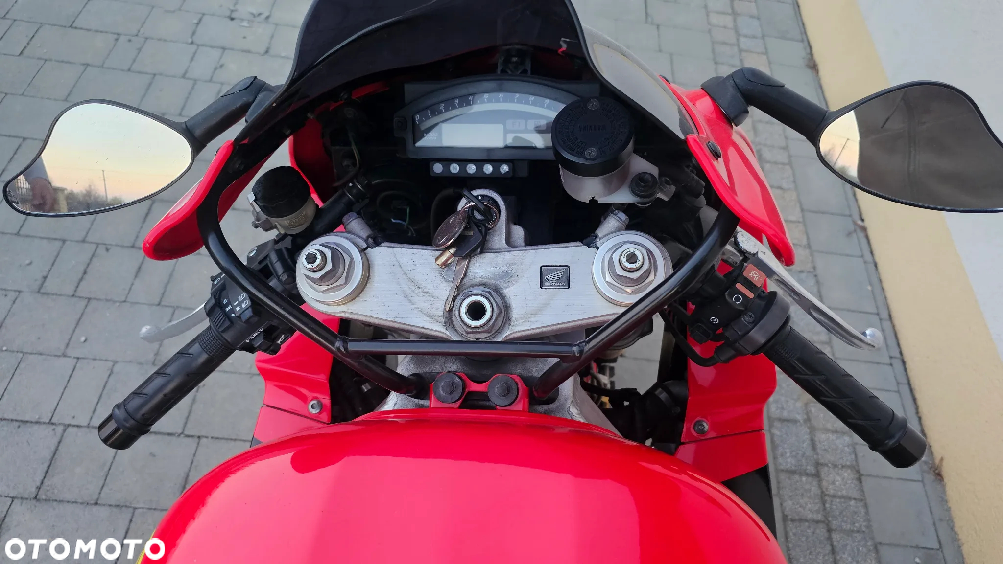 Honda VTR - 12