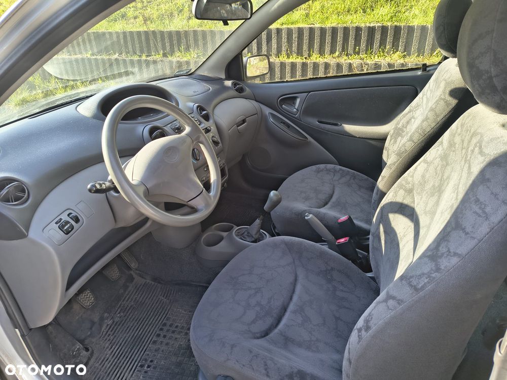 Toyota Yaris 1.0 Base - 3