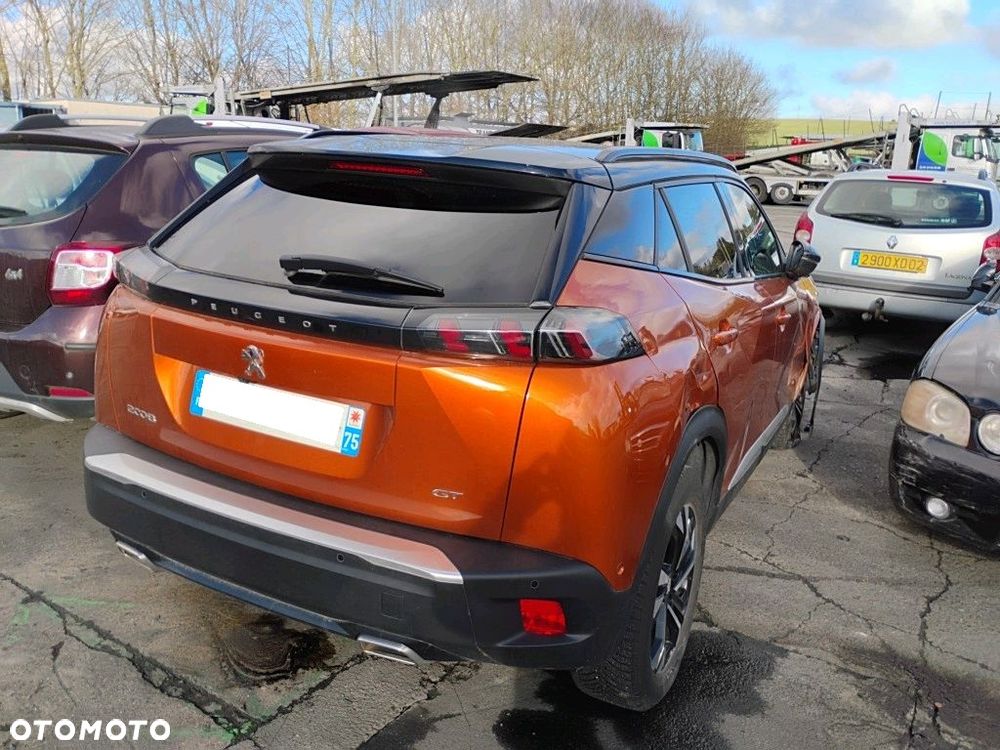 Peugeot 2008 PureTech 130 EAT8 GT - 4