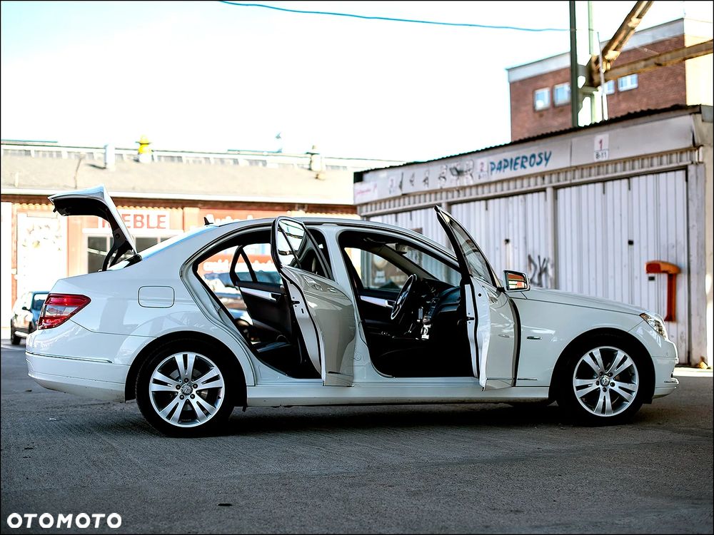 Mercedes-Benz Klasa C 180 BlueEFFICIENCY 7G-TRONIC Avantgarde - 14