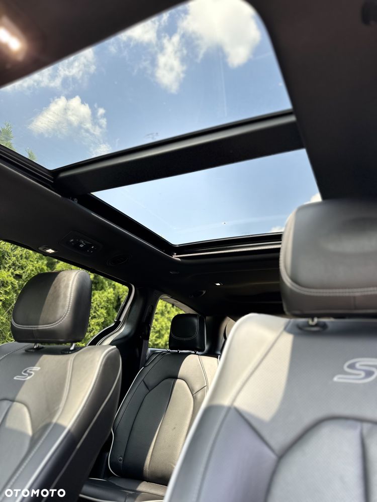 Chrysler Pacifica - 28