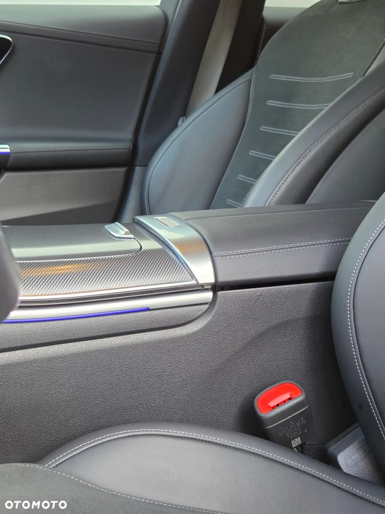 Mercedes-Benz Klasa C 220 d mHEV AMG - 33