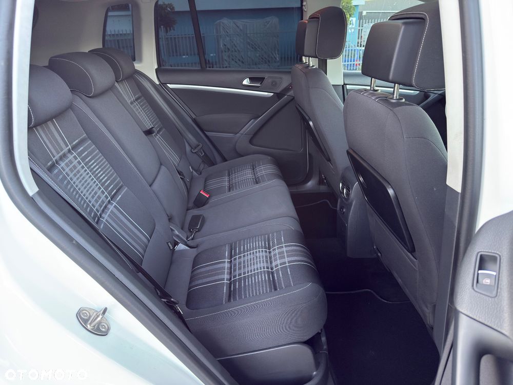 Volkswagen Tiguan 2.0 TDI DPF BlueMotion Technology Lounge Sport & Style - 22