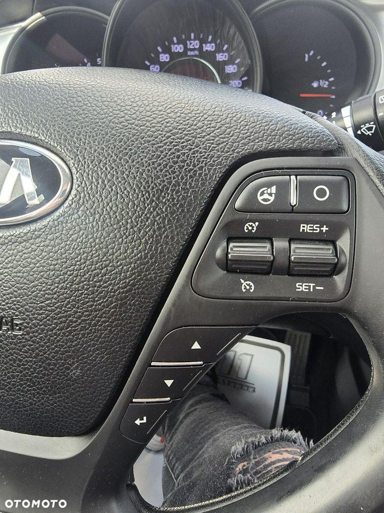 Kia Ceed - 32