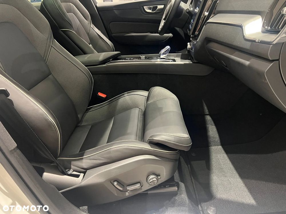 Volvo XC 60 B5 B AWD Ultimate Bright - 22