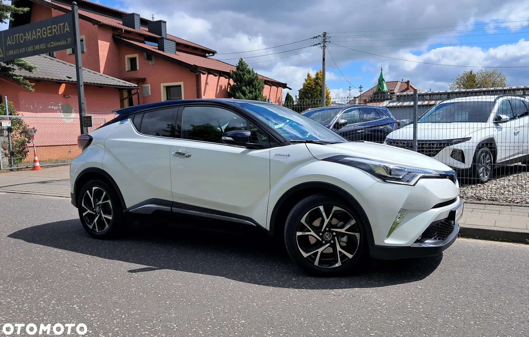 Toyota C-HR 1.8 Hybrid Neon Lime powered by JBL - 2