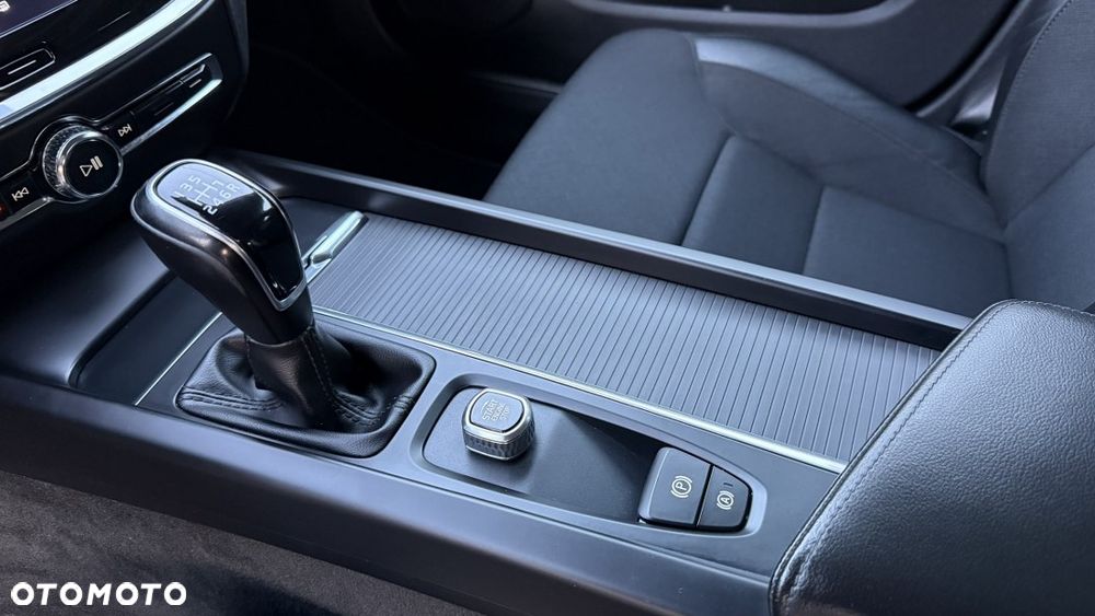 Volvo V60 D3 Momentum - 25