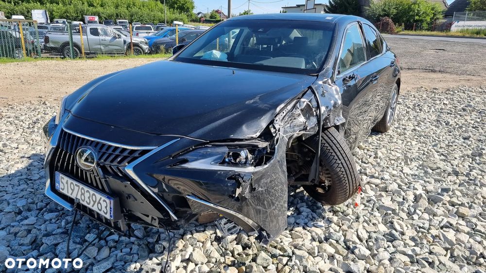 Lexus ES 300h Style Edition - 6