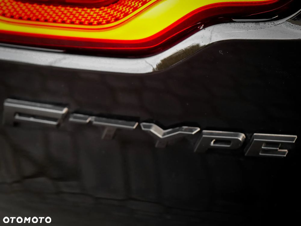 Jaguar F-Type P300 R-Dynamic - 11