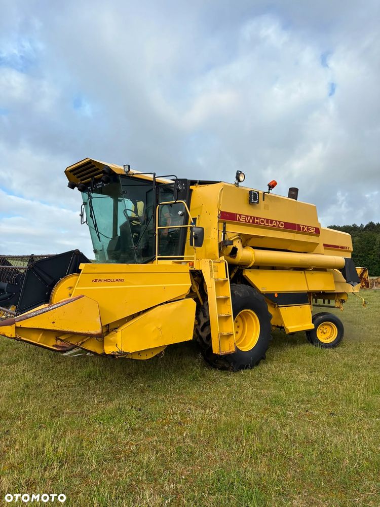 New Holland TX 32 - 1