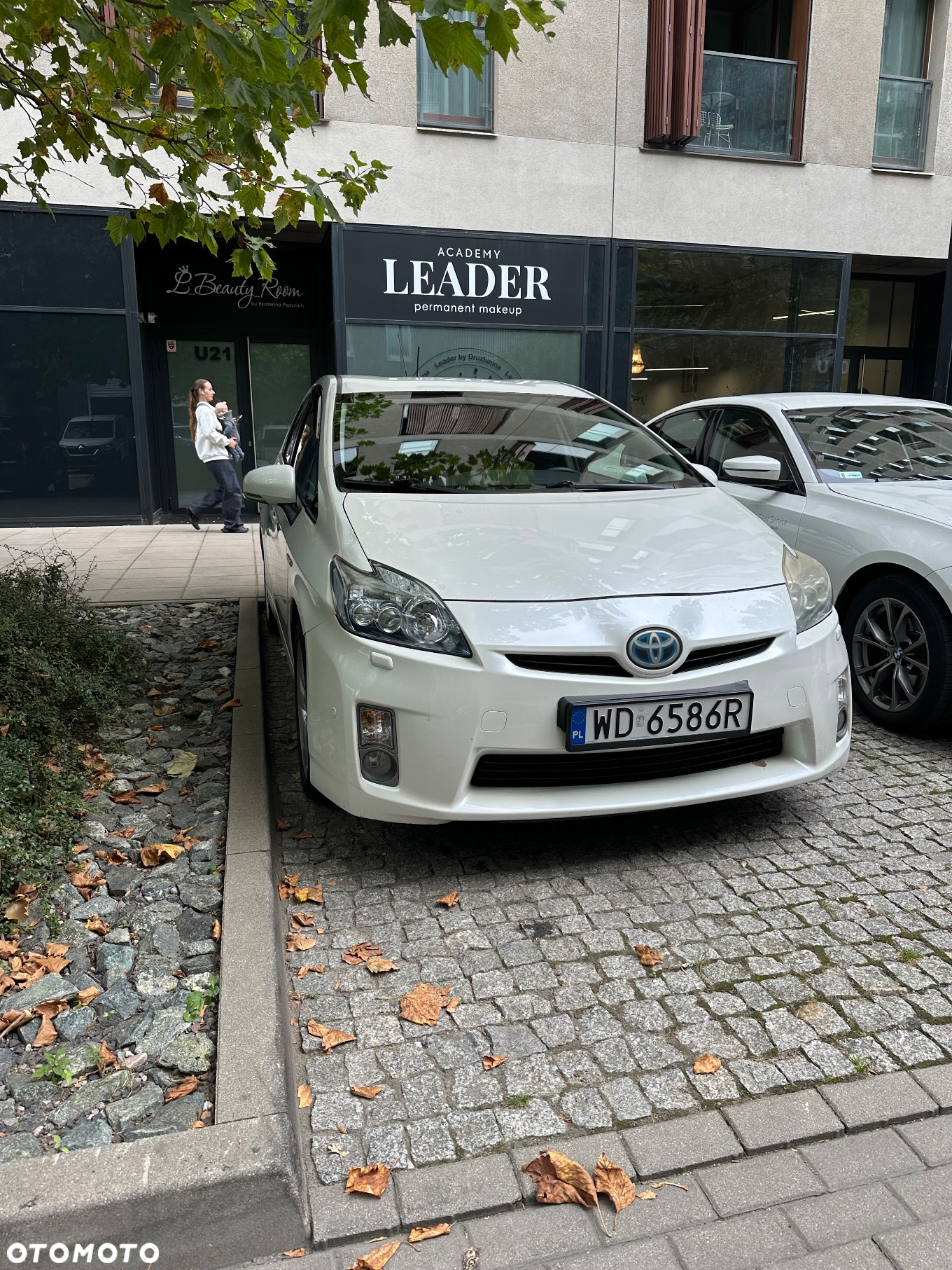 Toyota Prius 1.8 HSD Prestige - 2