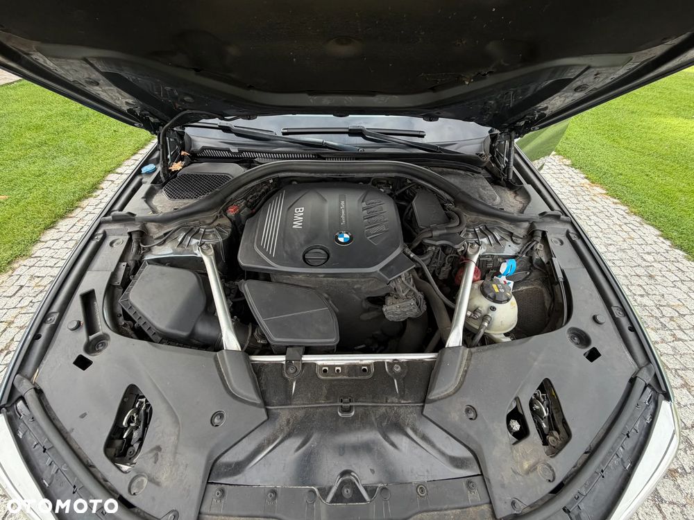 BMW Seria 5 520d M Sport sport - 38
