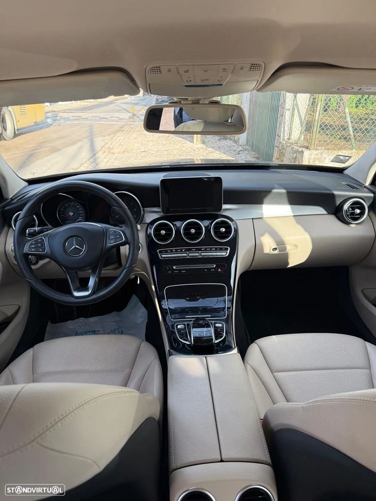 Mercedes-Benz 220 - 4