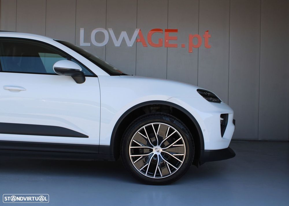 Porsche Macan Electric 4 - 5