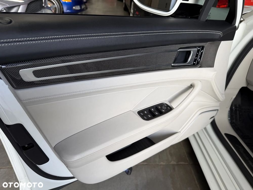 Porsche Panamera - 31