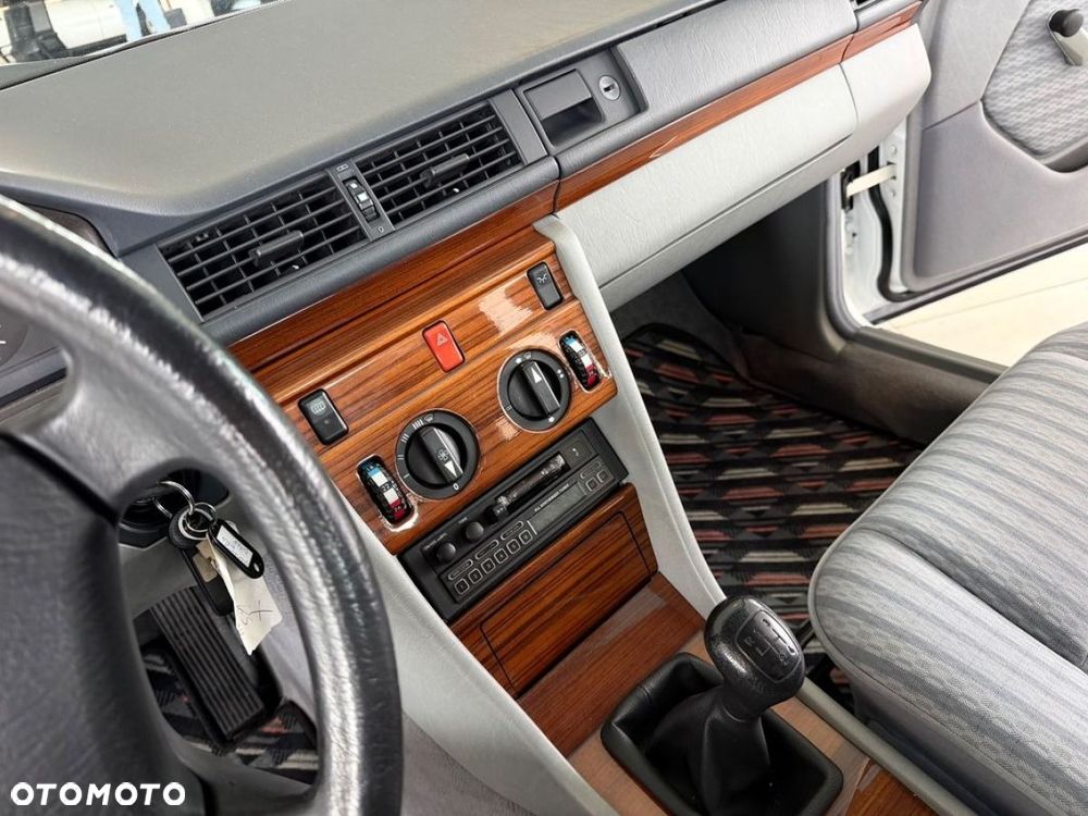 Mercedes-Benz W124 (1984-1993) - 30
