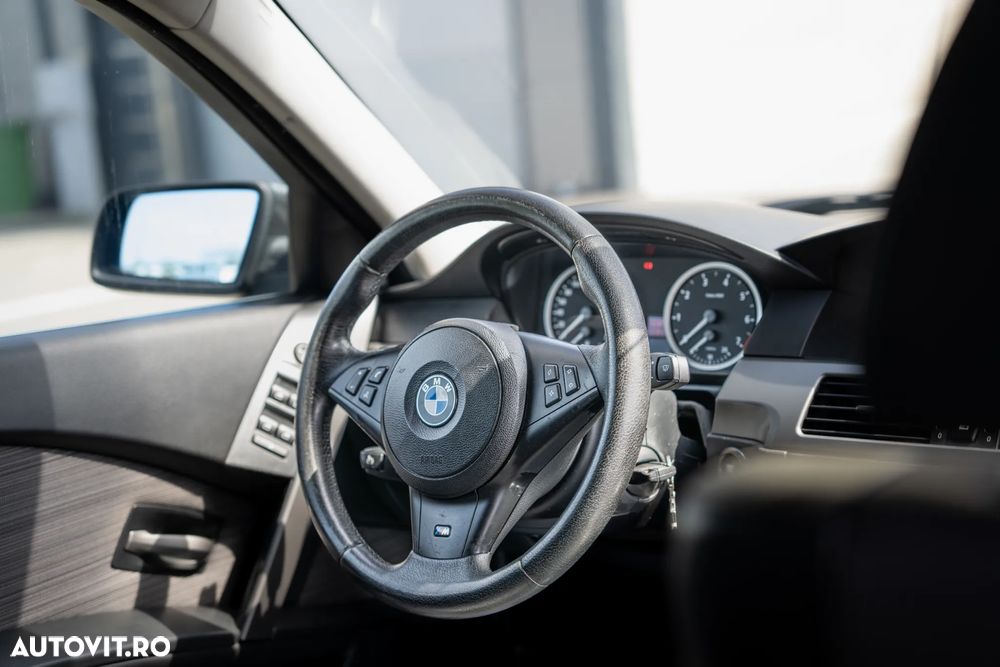 BMW Seria 5 523i - 10