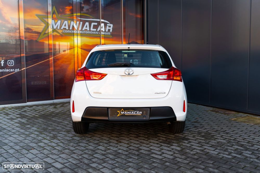 Toyota Auris 1.4 D-4D - 5