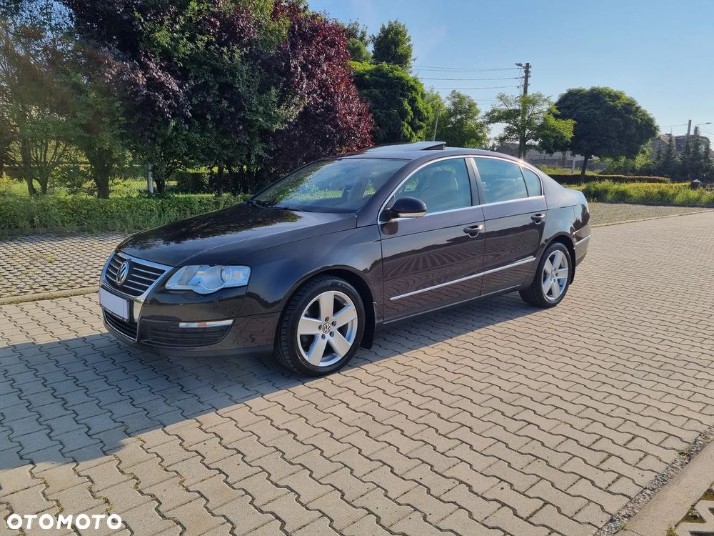 Volkswagen Passat - 1