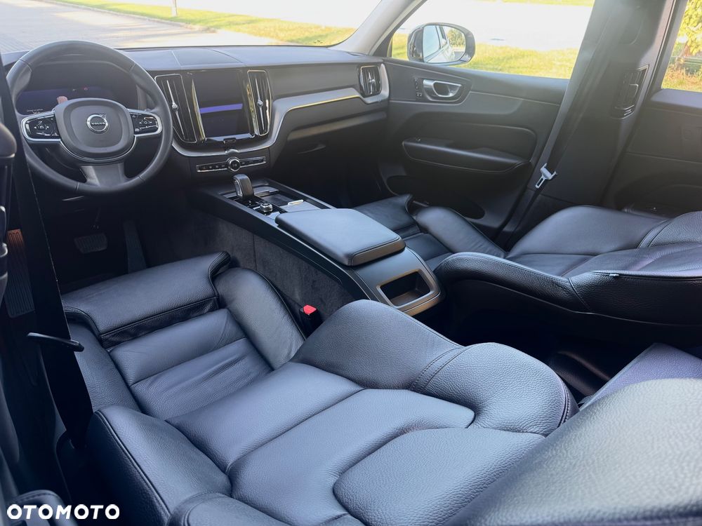 Volvo XC 60 T6 AWD Recharge Geartronic RDesign Expression - 21