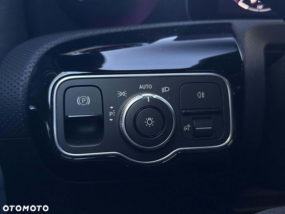 Mercedes-Benz CLA 200 AMG Line 7G-DCT - 23