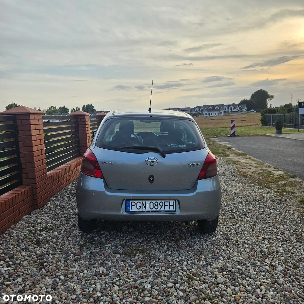 Toyota Yaris 1.0 Luna - 11