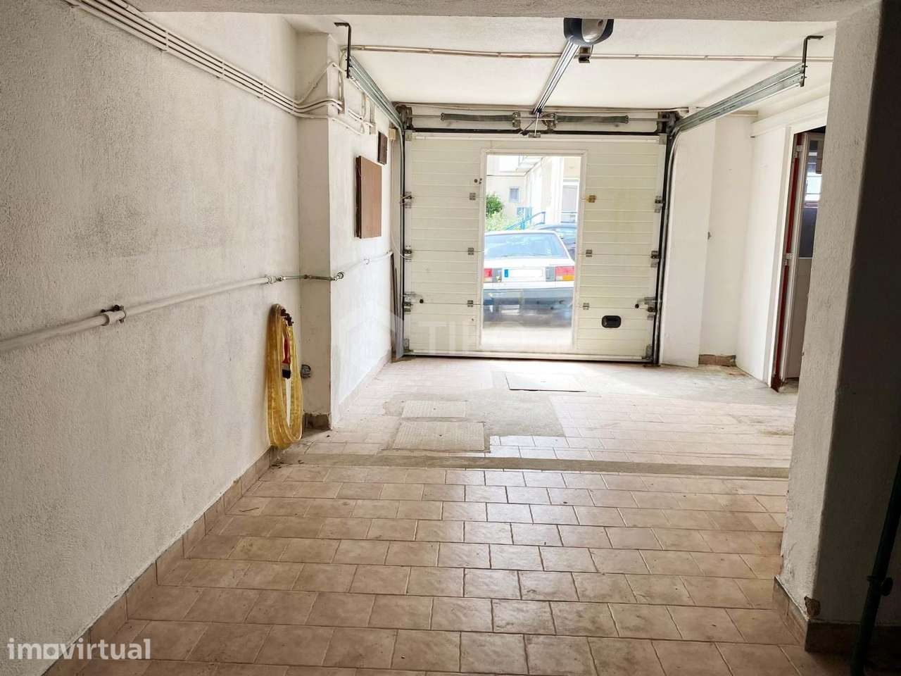 Garagem ampla e multifuncional na Quinta do Conde - Grande imagem: 2/14