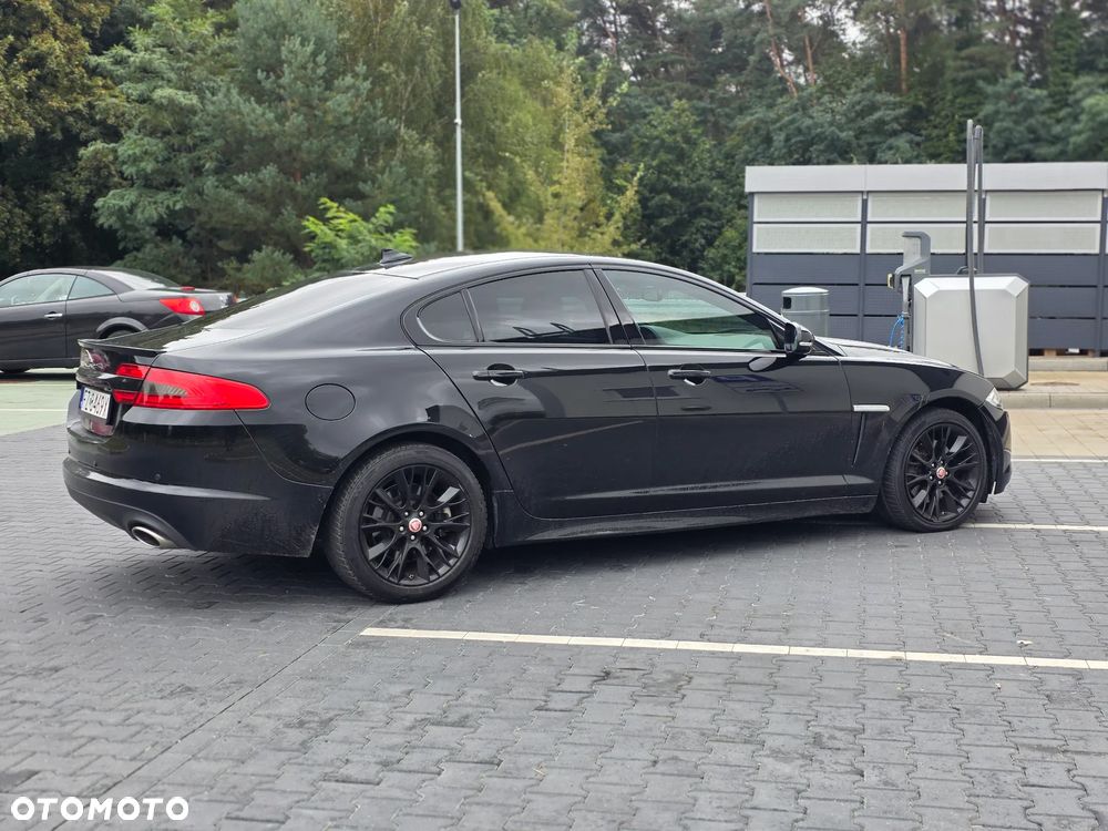 Jaguar XF 2.2 - 11