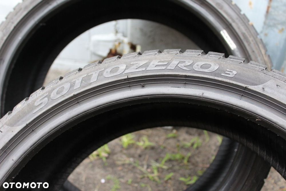 4x 235/35R19 PIRELLI WINTER SOTTOZERO 3 91W XL 7,5mm - 8