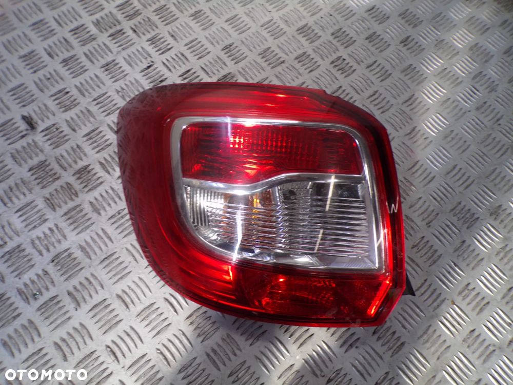 LAMPA LEWY TYŁ DACIA SANDERO II - 1