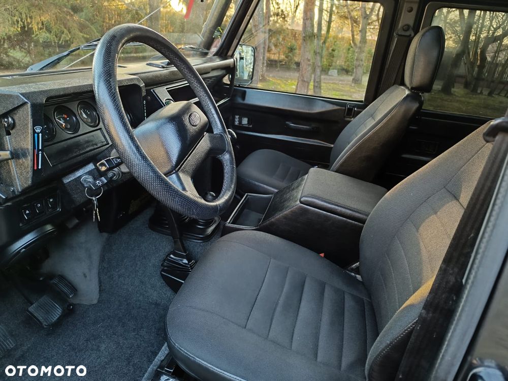 Land Rover Defender - 6