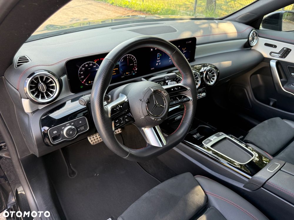 Mercedes-Benz CLA 250 e 8G-DCT AMG Line - 31