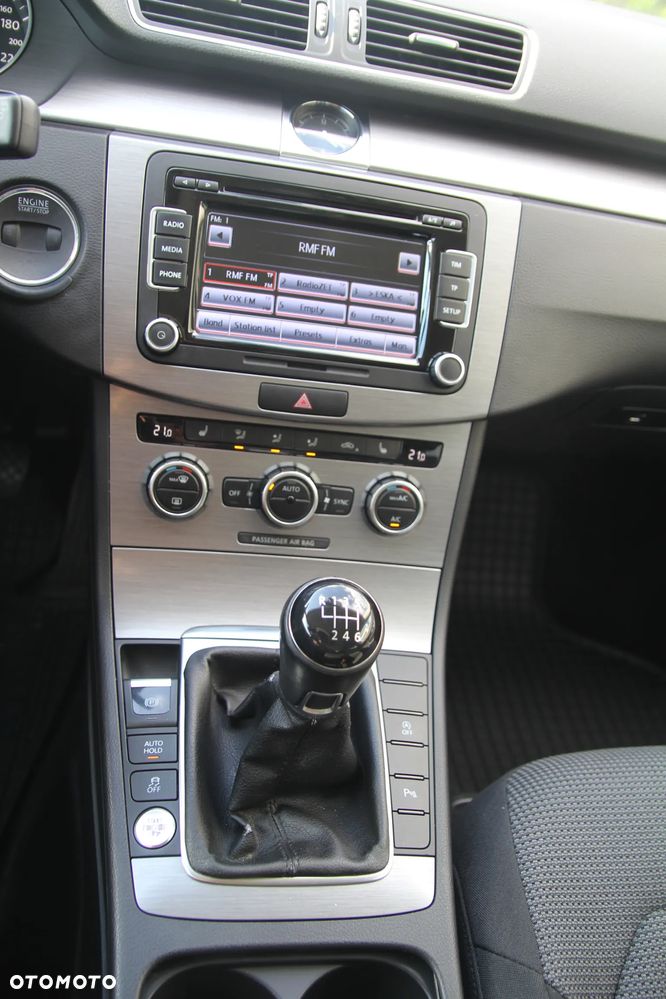 Volkswagen Passat 2.0 TDI Comfortline - 13
