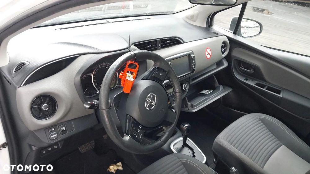 Toyota Yaris Hybrid 100 Premium - 11