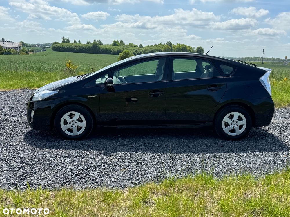 Toyota Prius (Hybrid) Life - 8