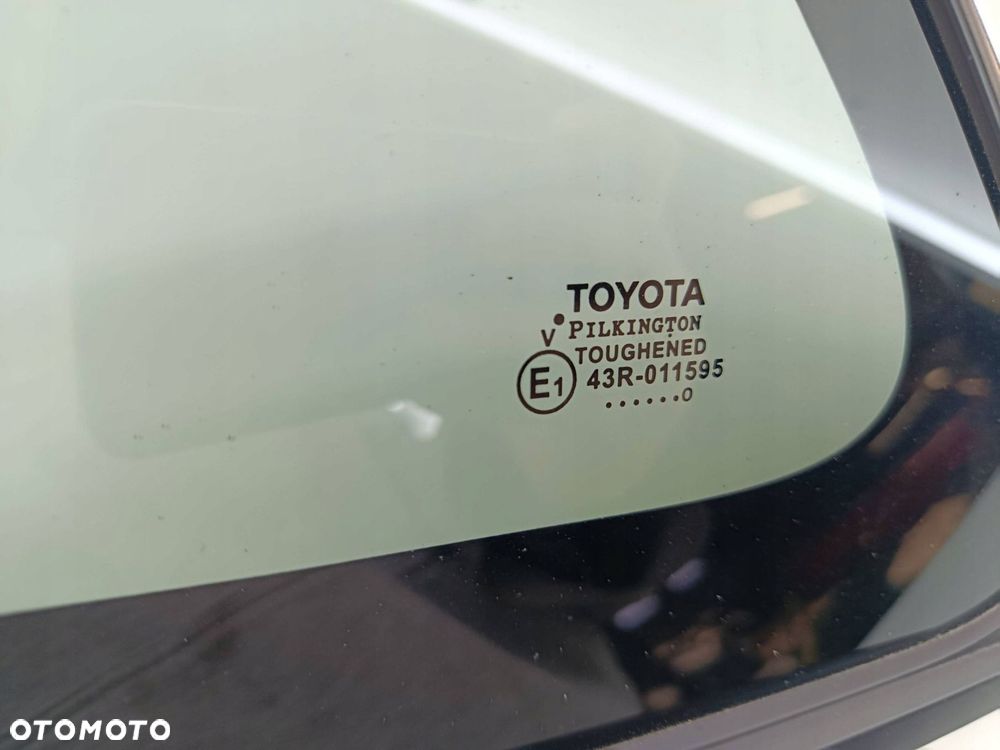 TOYOTA COROLLA E21- SZYBA BOCZNA LEWY TYŁ CHROM 43R-011595 - 4
