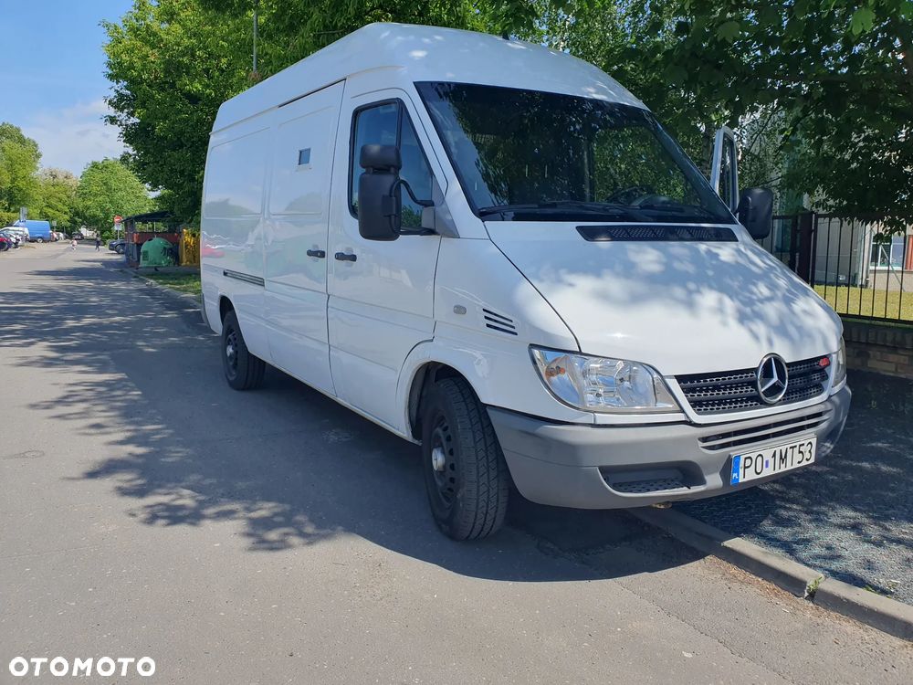 Mercedes-Benz Sprinter - 2