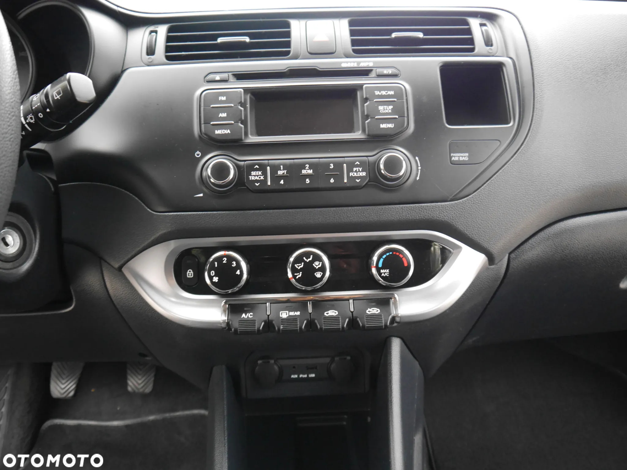 Kia Rio 1.1 CRDI Attract - 10