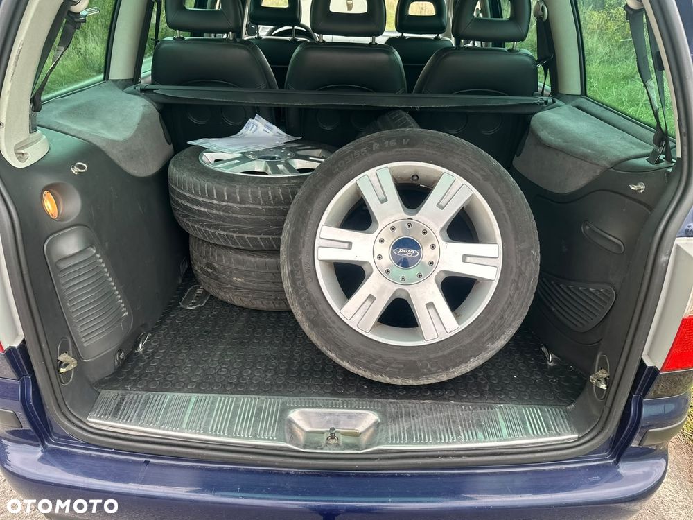Ford Galaxy - 8
