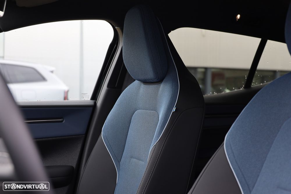 Volvo EX30 51 kWh Single Motor Black Edition - 11