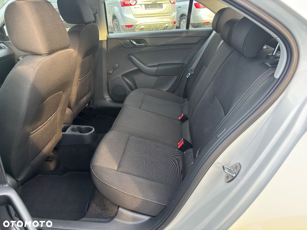 Skoda RAPID 1.2 TSI Active - 9