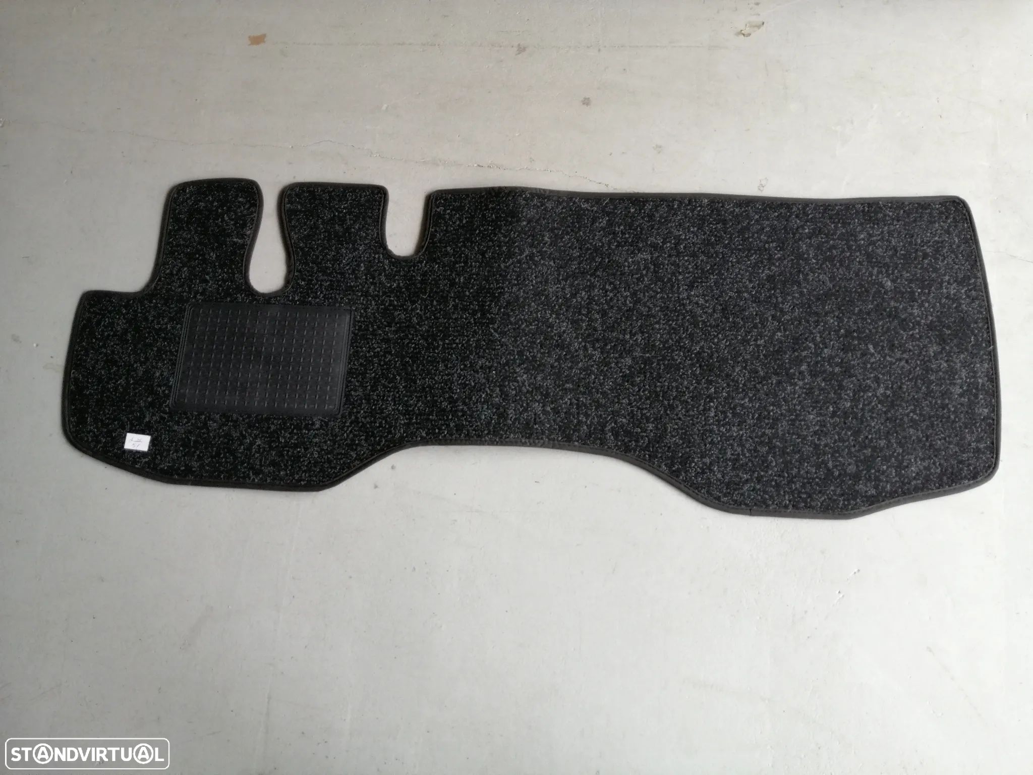 Tapete novo para a Toyota Hiace LH50 e LH51 - 1