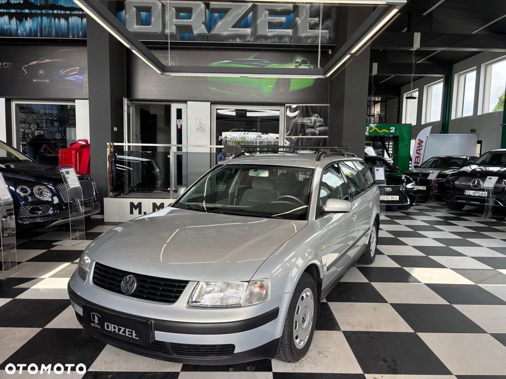 Volkswagen Passat - 1