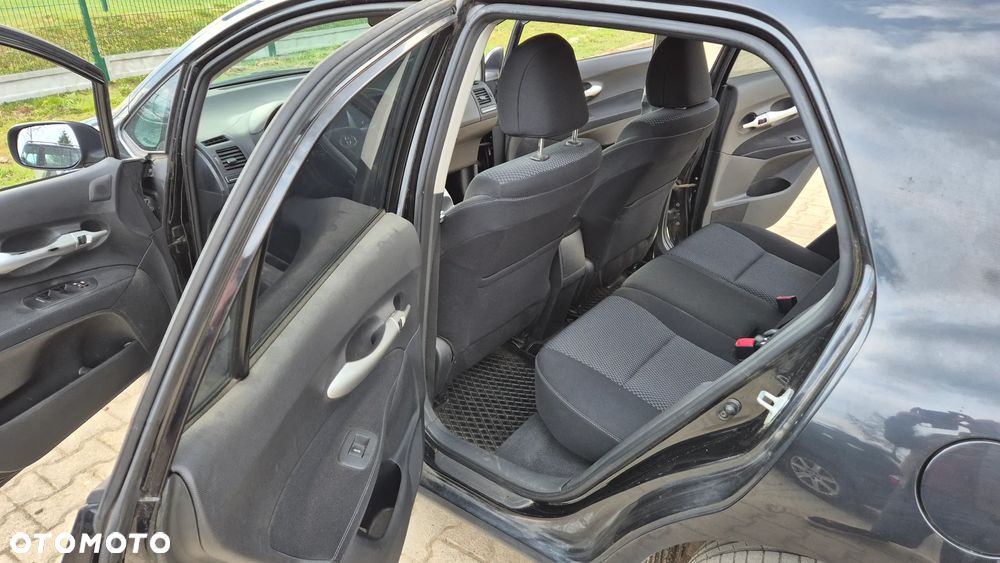 Toyota Auris 1.6 2010 - 13