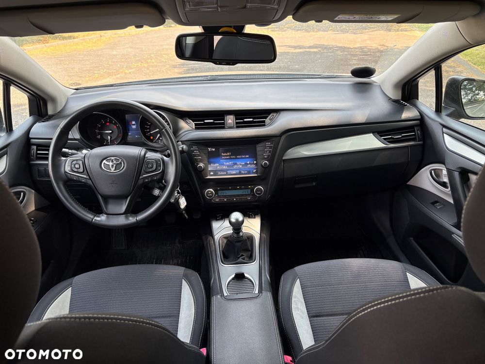 Toyota Avensis 1.8 Premium EU5 - 19